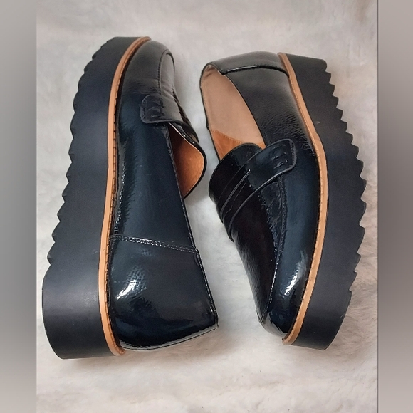 Laundry List size 9 black platform slip-on - Picture 3 of 6